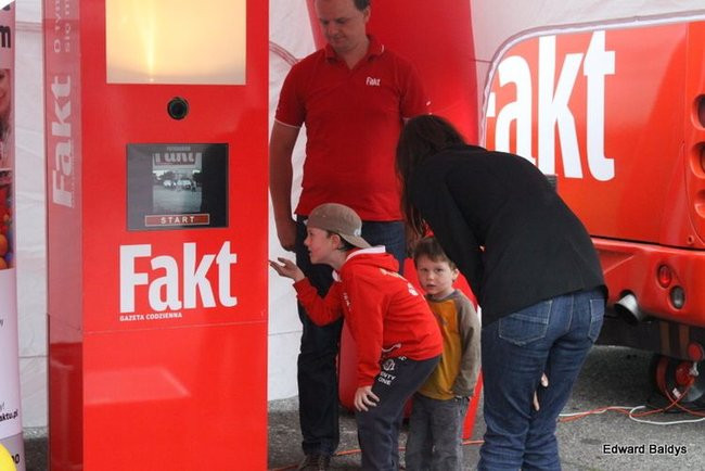 Pustki w Strefie Kibica (zdjęcia)