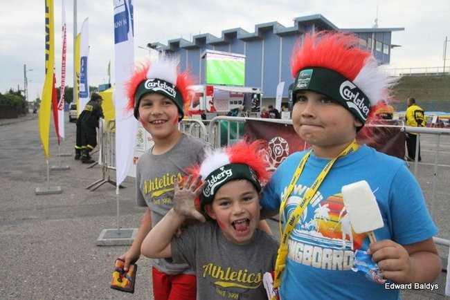 Pustki w Strefie Kibica (zdjęcia)