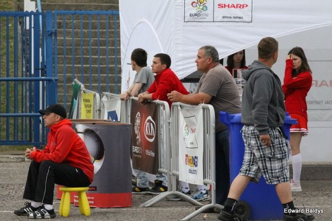 Pustki w Strefie Kibica (zdjęcia)