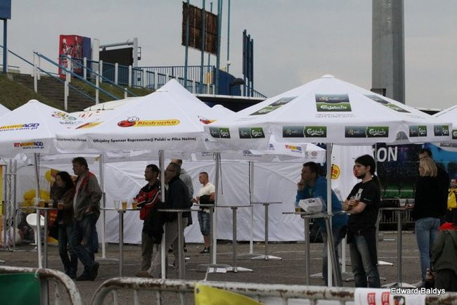 Pustki w Strefie Kibica (zdjęcia)