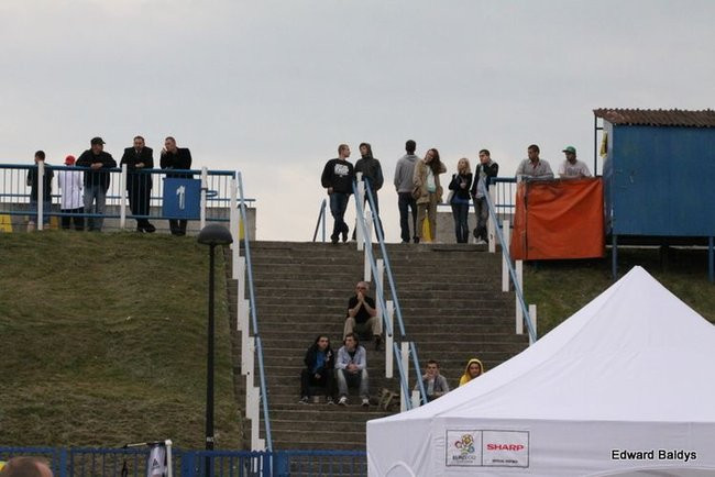 Pustki w Strefie Kibica (zdjęcia)