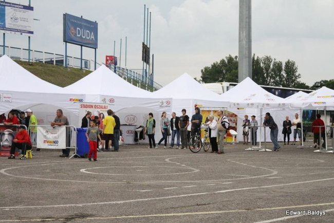 Pustki w Strefie Kibica (zdjęcia)