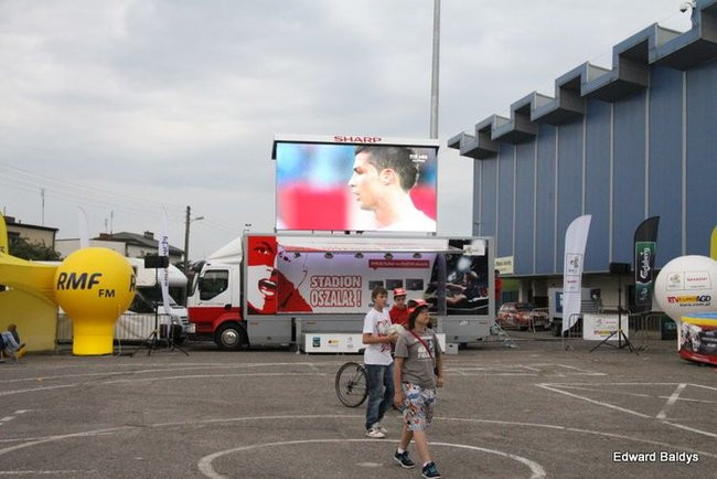 Pustki w Strefie Kibica (zdjęcia)