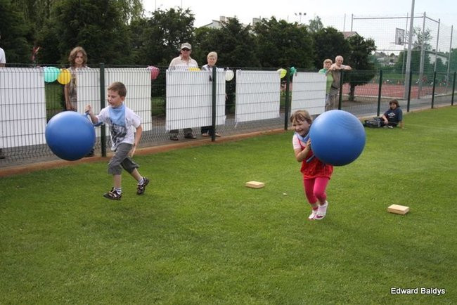 Przedszkolny festyn na Orliku (zdjęcia)