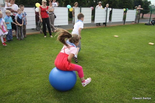 Przedszkolny festyn na Orliku (zdjęcia)