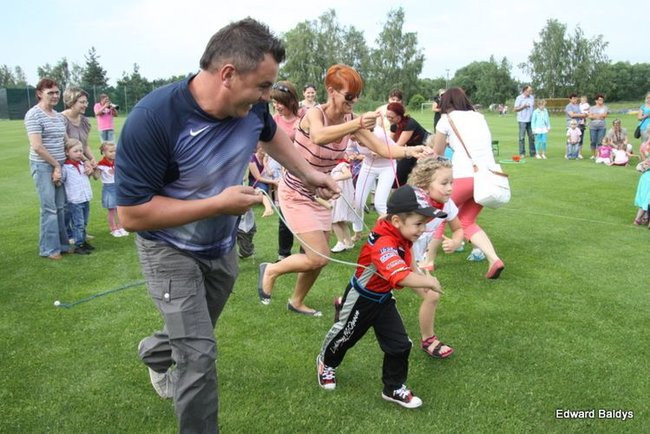 Przedszkolny festyn na Orliku (zdjęcia)
