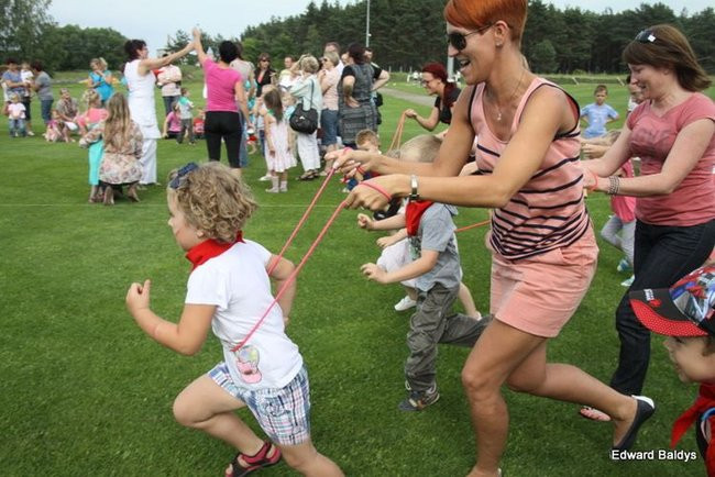 Przedszkolny festyn na Orliku (zdjęcia)
