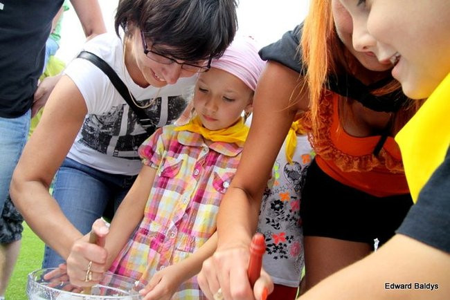 Przedszkolny festyn na Orliku (zdjęcia)