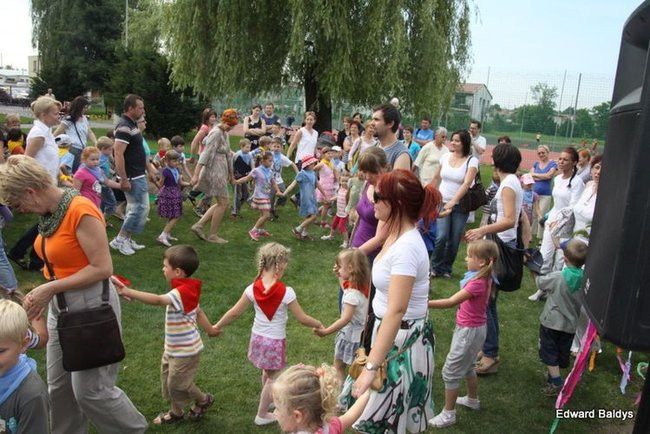 Przedszkolny festyn na Orliku (zdjęcia)