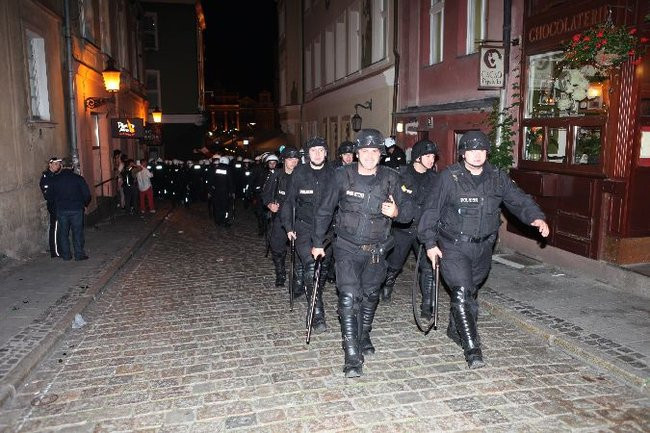 Euro 2012 oczami policji (dużo zdjęć)