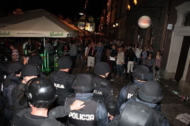Euro 2012 oczami policji (dużo zdjęć)
