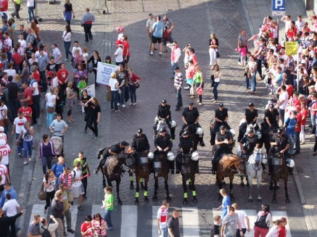 Euro 2012 oczami policji (dużo zdjęć)