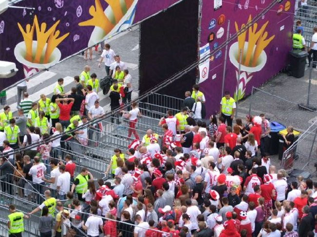 Euro 2012 oczami policji (dużo zdjęć)