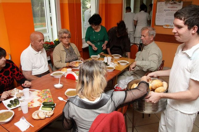 Seniorzy grają w boule (zdjęcia)