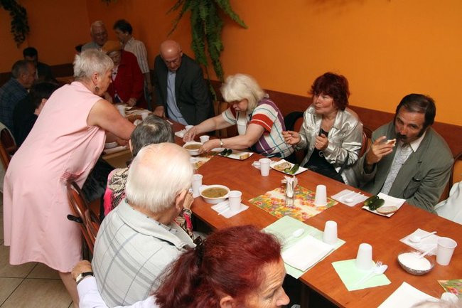 Seniorzy grają w boule (zdjęcia)