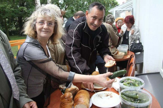Seniorzy grają w boule (zdjęcia)