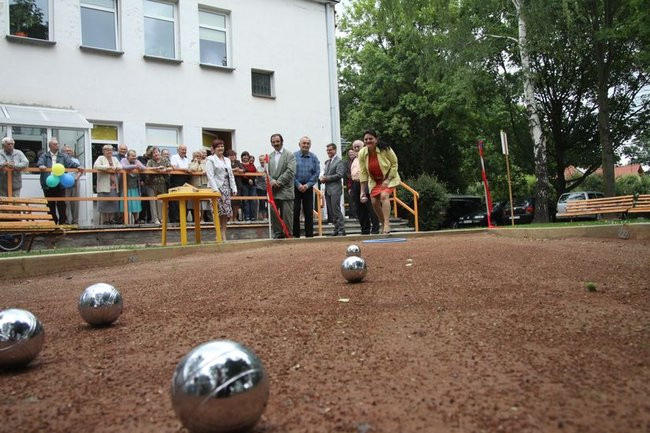 Seniorzy grają w boule (zdjęcia)