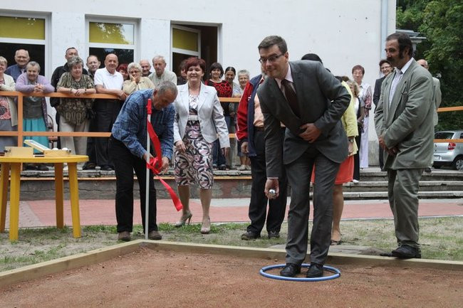 Seniorzy grają w boule (zdjęcia)