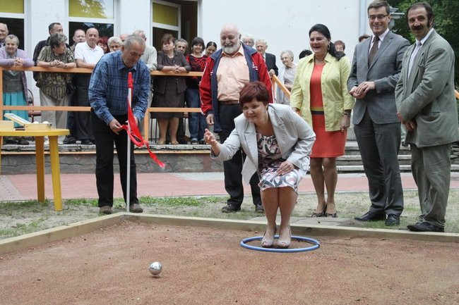 Seniorzy grają w boule (zdjęcia)