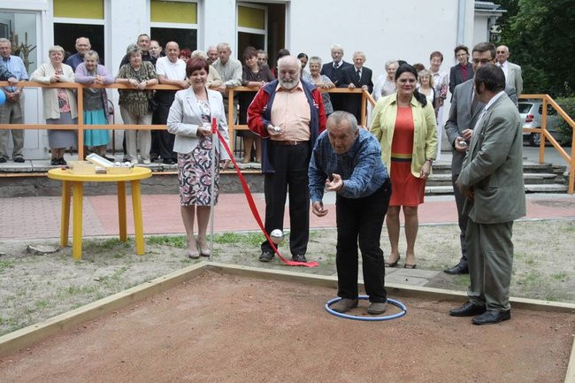 Seniorzy grają w boule (zdjęcia)