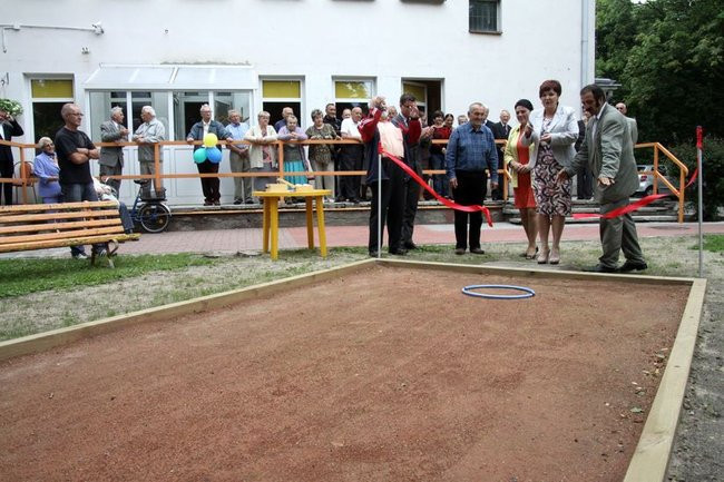 Seniorzy grają w boule (zdjęcia)