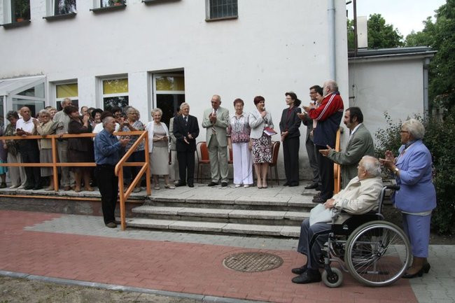 Seniorzy grają w boule (zdjęcia)