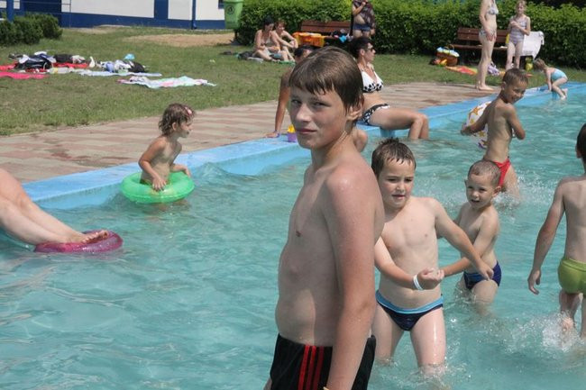 Tłumy na basenie (zdjęcia)