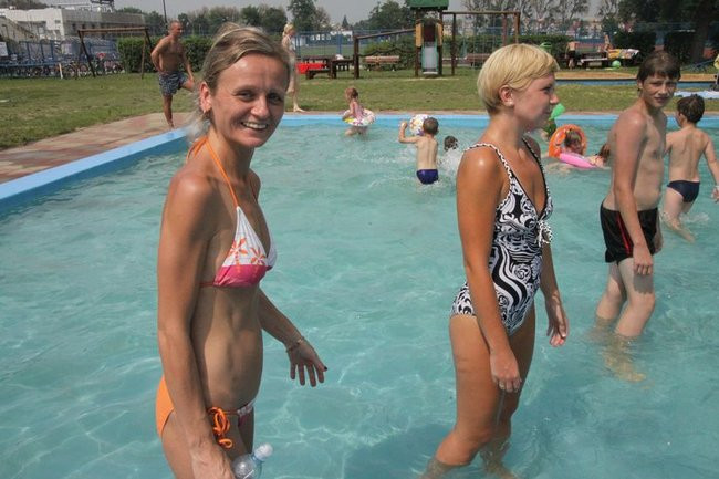 Tłumy na basenie (zdjęcia)