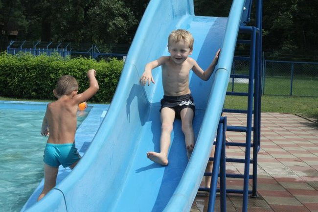 Tłumy na basenie (zdjęcia)