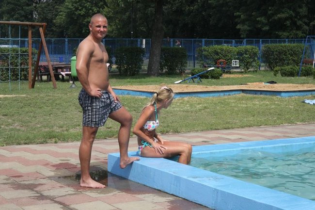 Tłumy na basenie (zdjęcia)