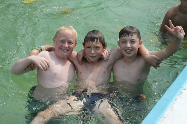 Tłumy na basenie (zdjęcia)