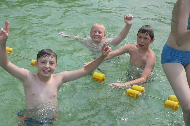 Tłumy na basenie (zdjęcia)