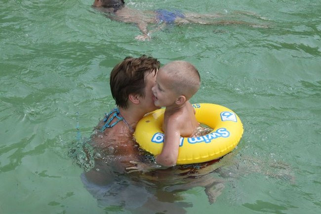 Tłumy na basenie (zdjęcia)