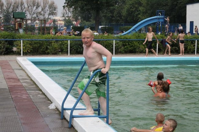 Tłumy na basenie (zdjęcia)