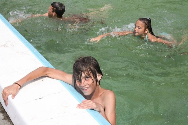 Tłumy na basenie (zdjęcia)