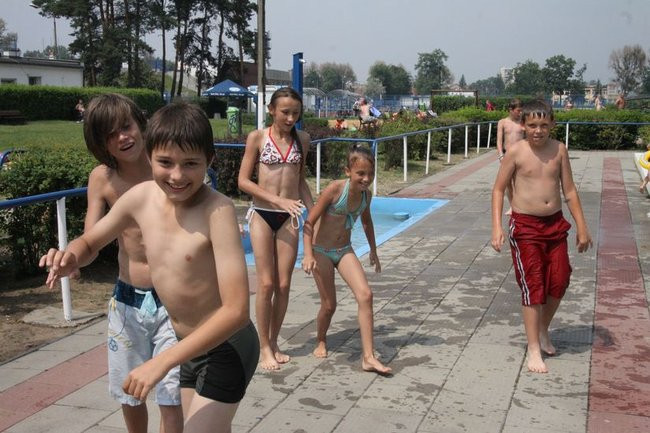 Tłumy na basenie (zdjęcia)