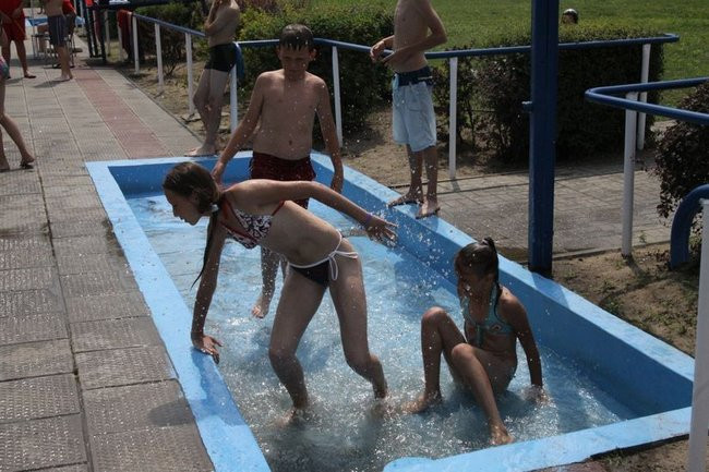 Tłumy na basenie (zdjęcia)