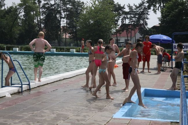 Tłumy na basenie (zdjęcia)