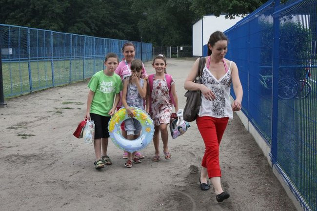 Tłumy na basenie (zdjęcia)