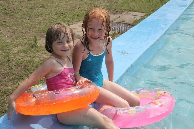 Tłumy na basenie (zdjęcia)