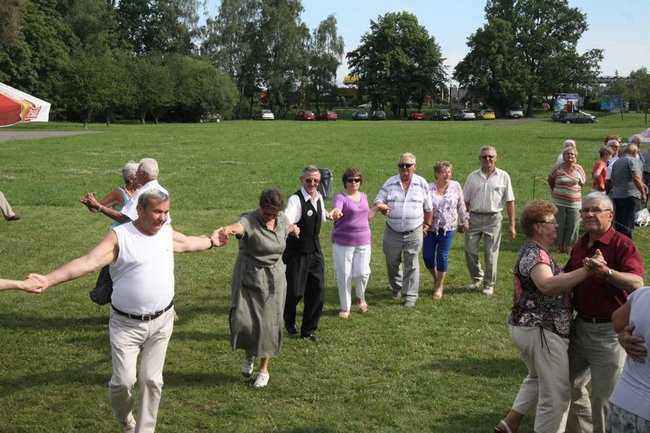Na lotnisku bawili się seniorzy (dużo zdjęć)