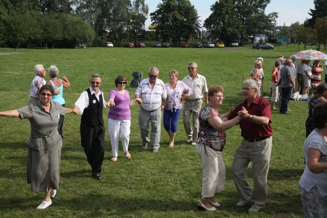 Na lotnisku bawili się seniorzy (dużo zdjęć)
