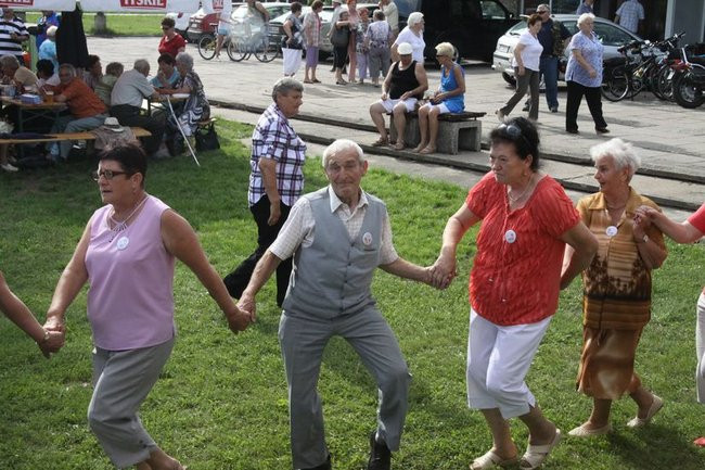 Na lotnisku bawili się seniorzy (dużo zdjęć)