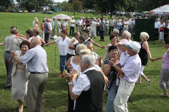 Na lotnisku bawili się seniorzy (dużo zdjęć)