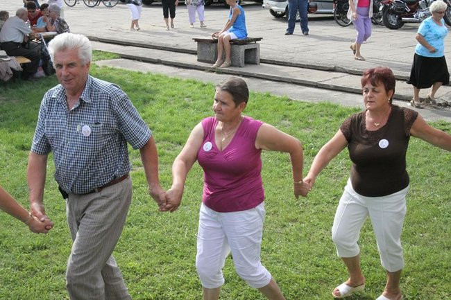 Na lotnisku bawili się seniorzy (dużo zdjęć)