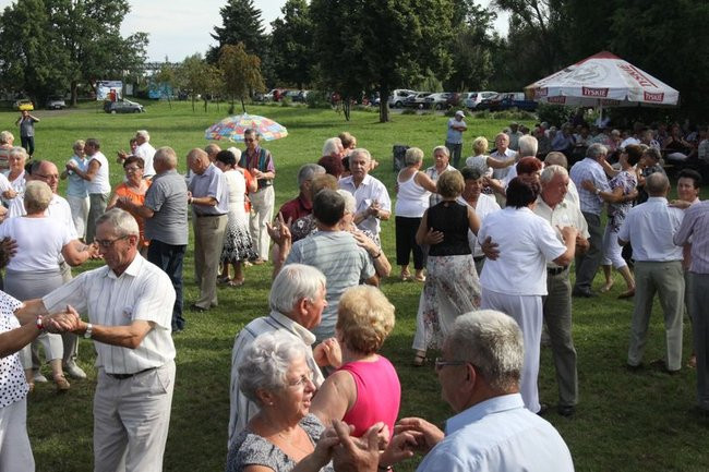 Na lotnisku bawili się seniorzy (dużo zdjęć)