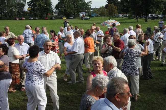 Na lotnisku bawili się seniorzy (dużo zdjęć)