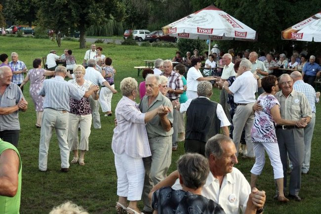 Na lotnisku bawili się seniorzy (dużo zdjęć)