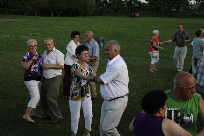 Na lotnisku bawili się seniorzy (dużo zdjęć)