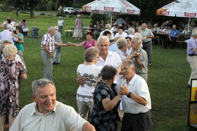 Na lotnisku bawili się seniorzy (dużo zdjęć)